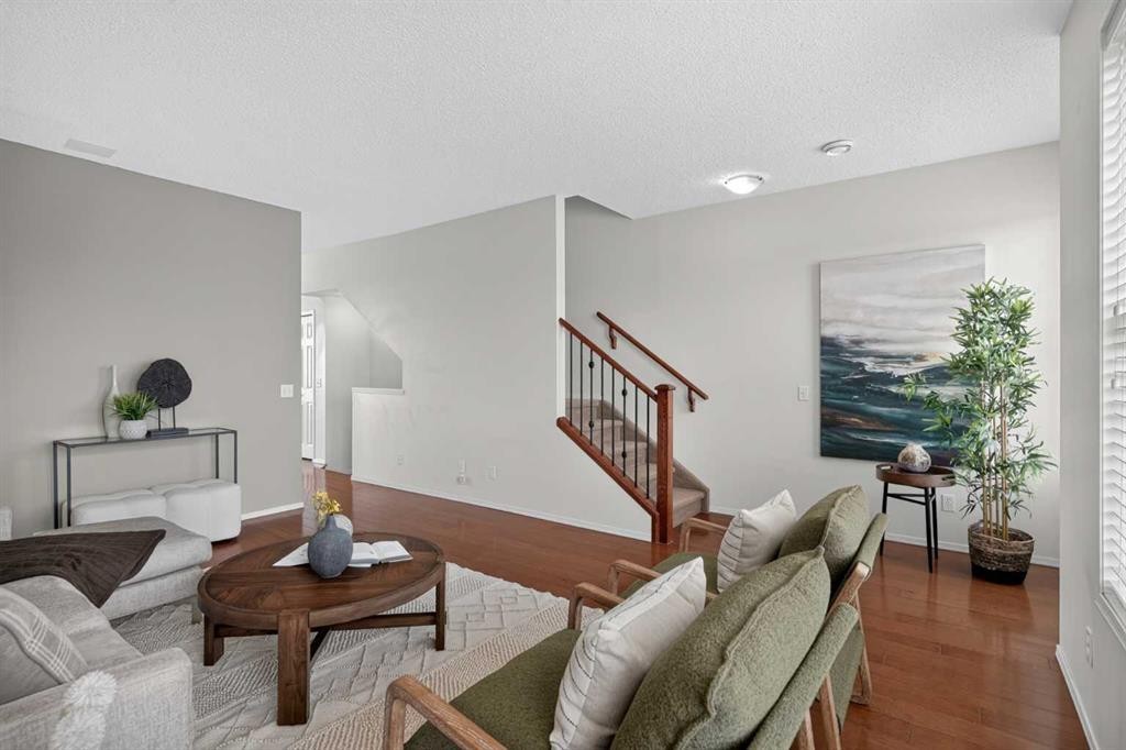 21-43 Springborough Boulevard Sw, Calgary, AB - Indoor Photo Showing Living Room