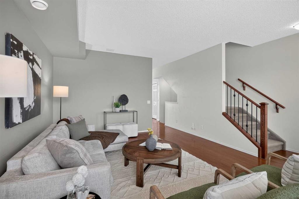 21-43 Springborough Boulevard Sw, Calgary, AB - Indoor Photo Showing Living Room