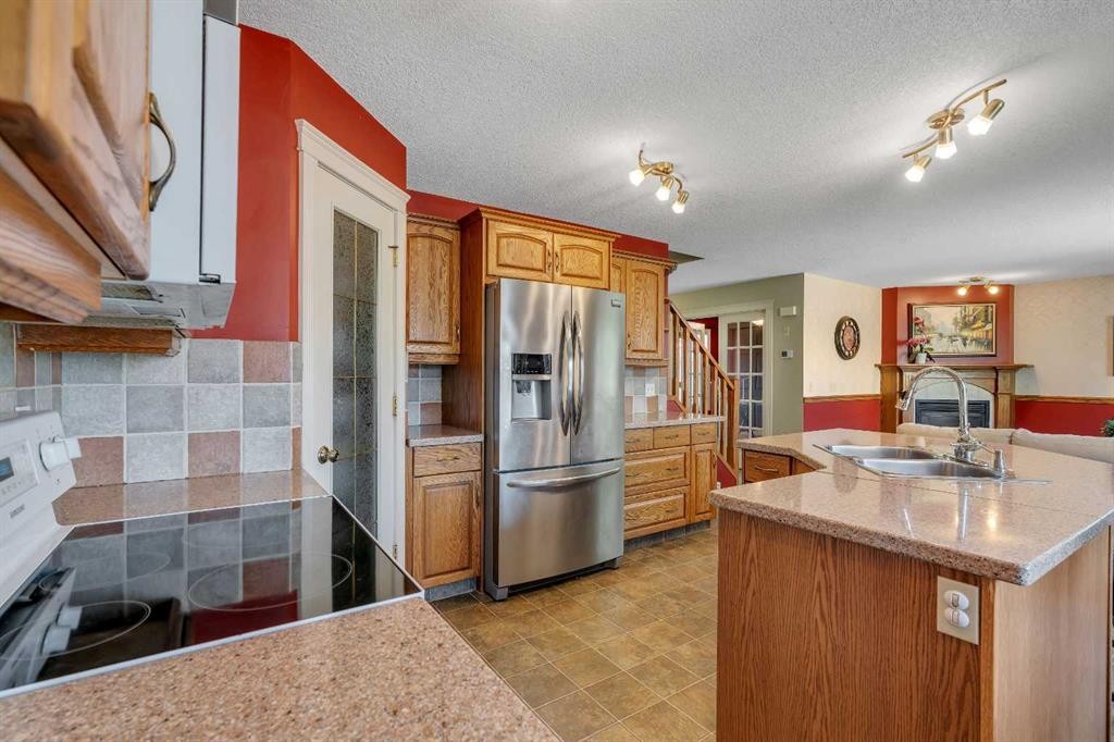 84 Willowbrook Crescent Nw, Airdrie, AB - Indoor Photo Showing Kitchen With Double Sink