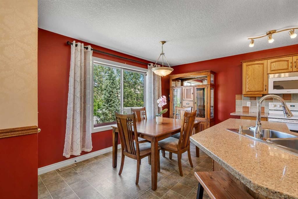 84 Willowbrook Crescent Nw, Airdrie, AB - Indoor