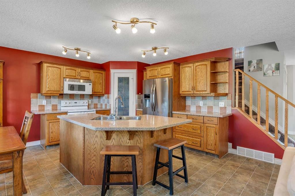84 Willowbrook Crescent Nw, Airdrie, AB - Indoor Photo Showing Kitchen
