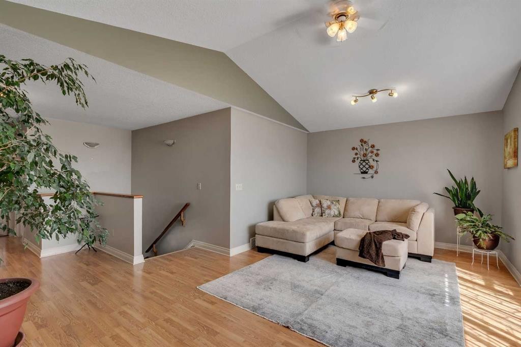 84 Willowbrook Crescent Nw, Airdrie, AB - Indoor Photo Showing Living Room