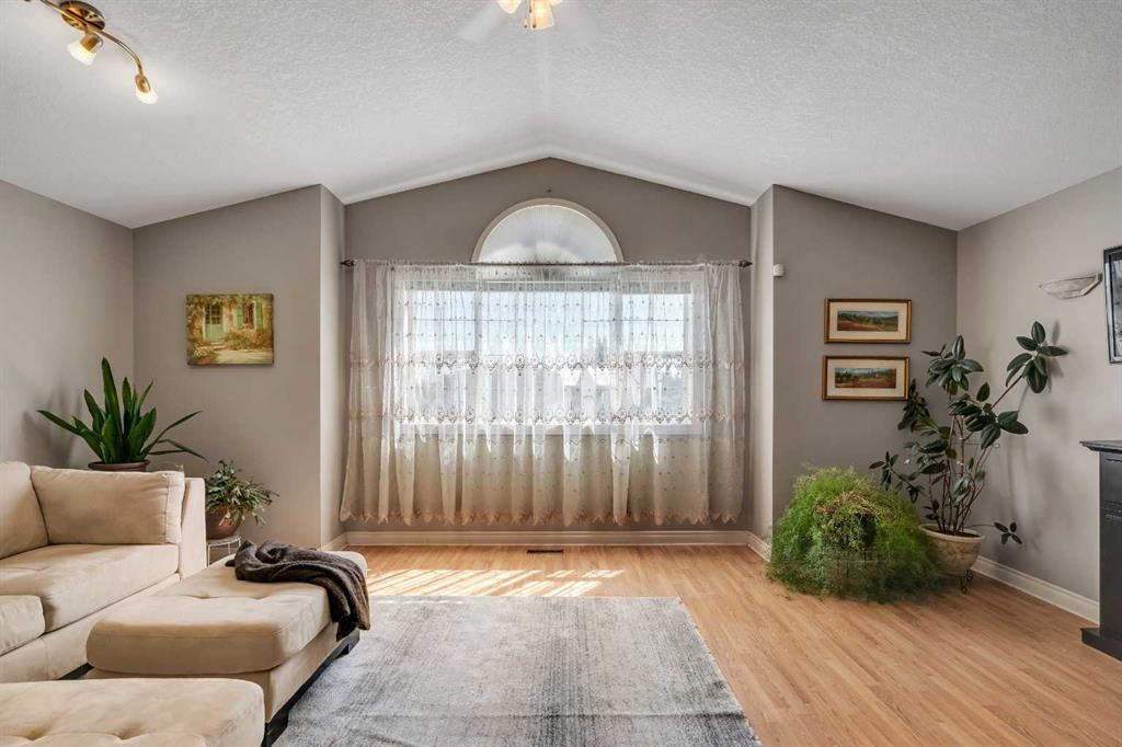 84 Willowbrook Crescent Nw, Airdrie, AB - Indoor