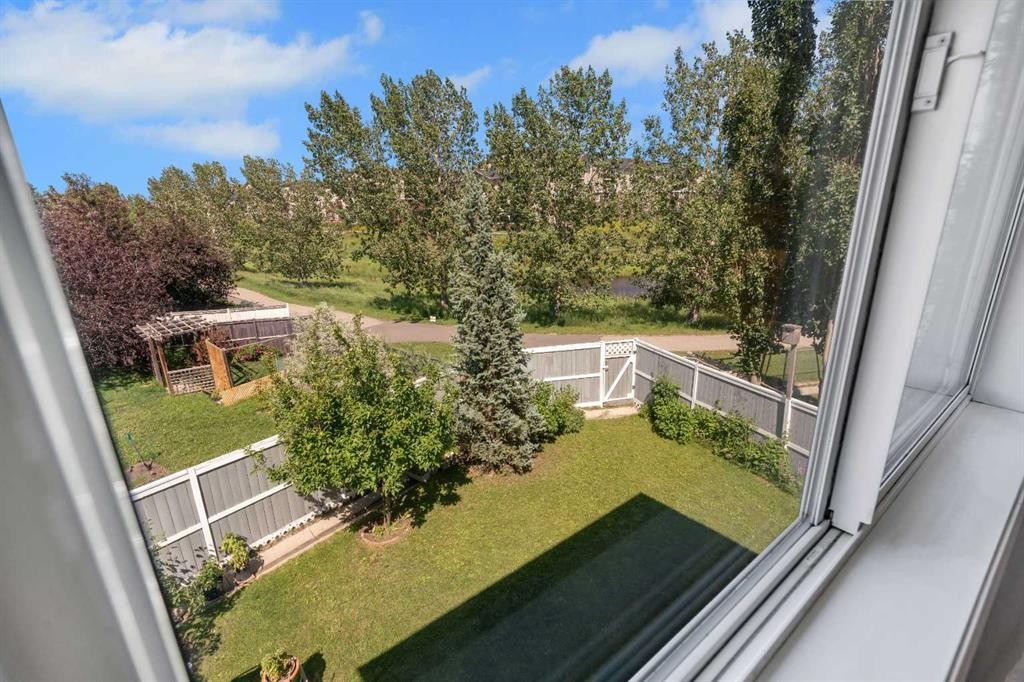 84 Willowbrook Crescent Nw, Airdrie, AB - Outdoor