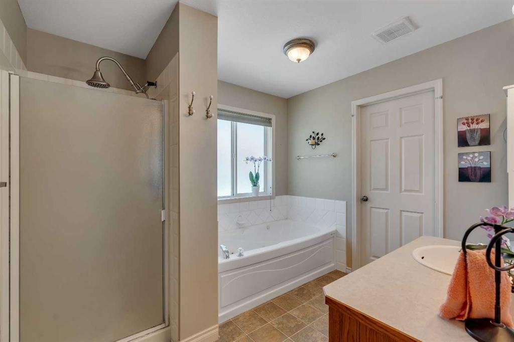 84 Willowbrook Crescent Nw, Airdrie, AB - Indoor Photo Showing Bathroom