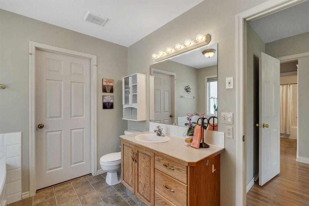 84 Willowbrook Crescent Nw, Airdrie, AB - Indoor Photo Showing Bathroom