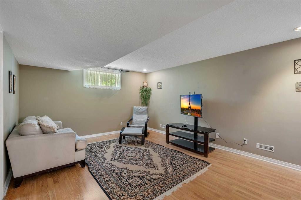 84 Willowbrook Crescent Nw, Airdrie, AB - Indoor