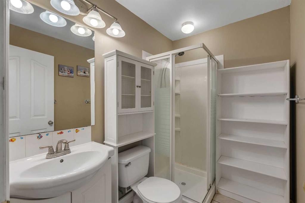 84 Willowbrook Crescent Nw, Airdrie, AB - Indoor Photo Showing Bathroom