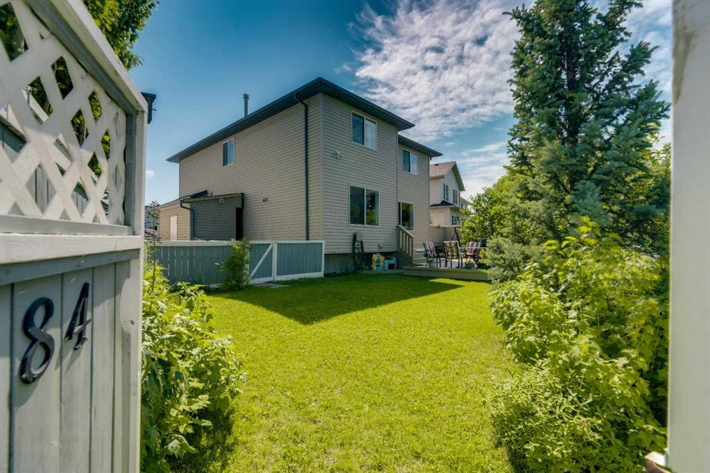 84 Willowbrook Crescent Nw, Airdrie, AB - Outdoor