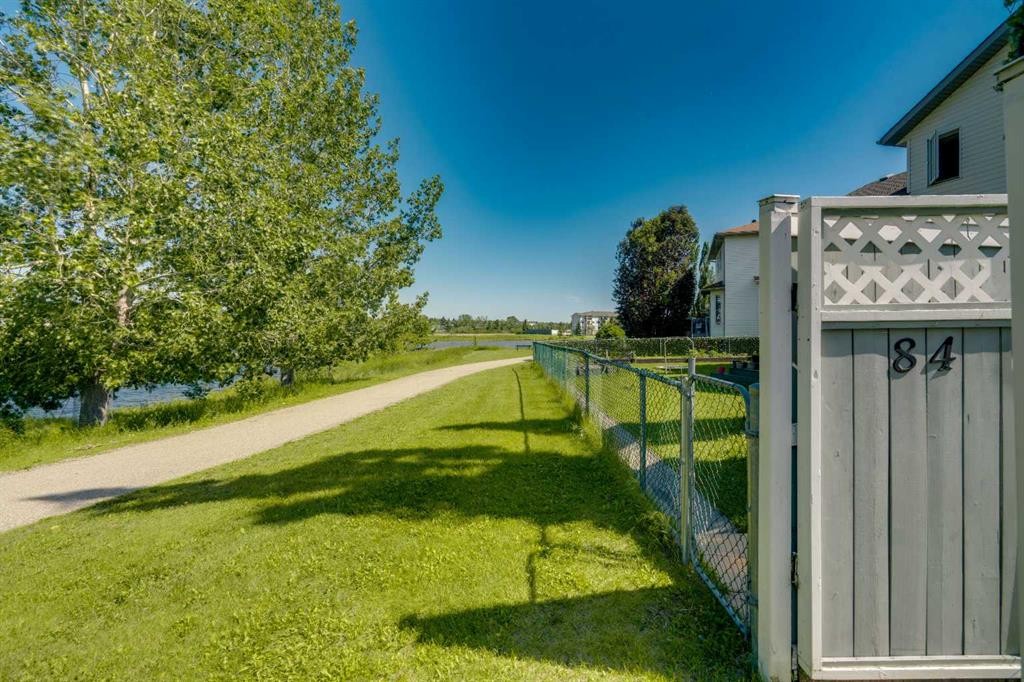 84 Willowbrook Crescent Nw, Airdrie, AB - Outdoor