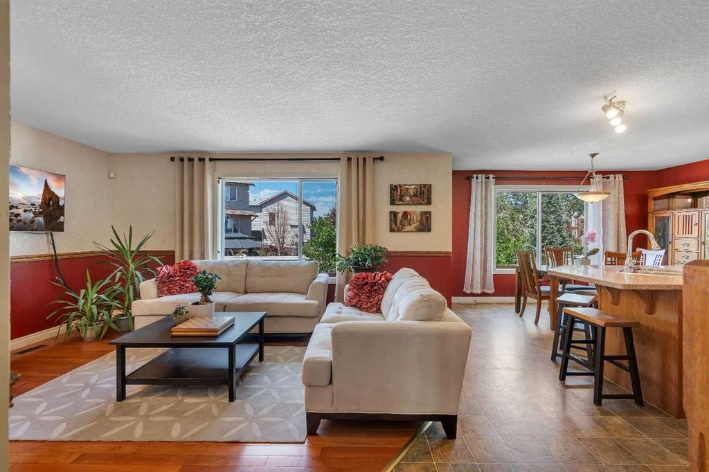 84 Willowbrook Crescent Nw, Airdrie, AB - Indoor Photo Showing Living Room