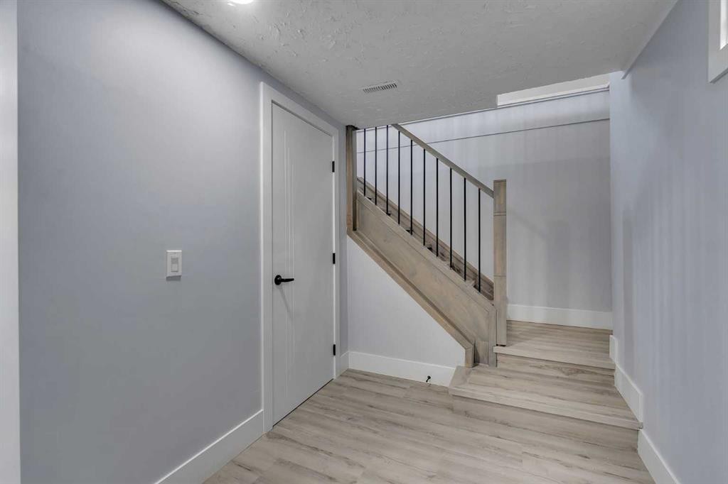 2930 Oakmoor Crescent Sw, Calgary, AB