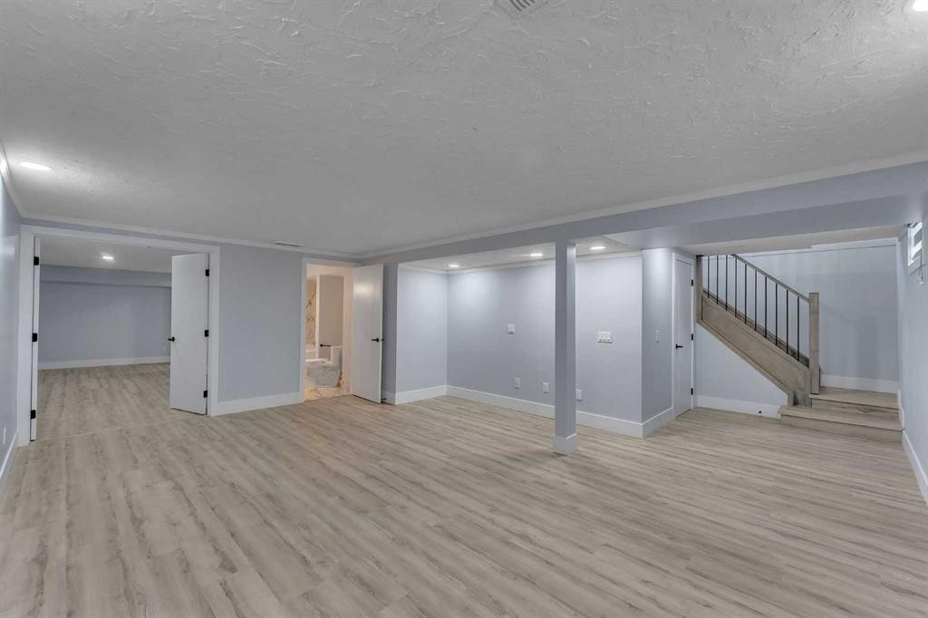 2930 Oakmoor Crescent Sw, Calgary, AB