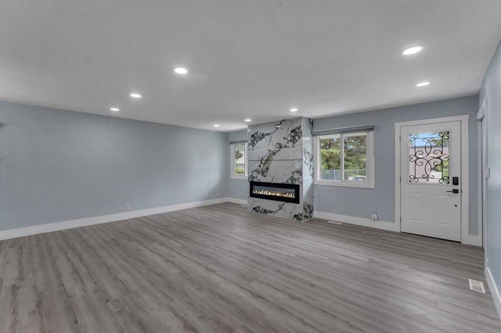 2930 Oakmoor Crescent Sw, Calgary, AB