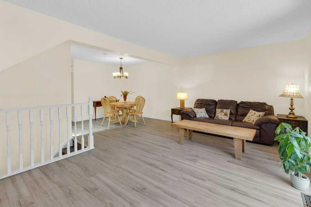 20 Midpark Gardens Se, Calgary, AB - Indoor Photo Showing Living Room