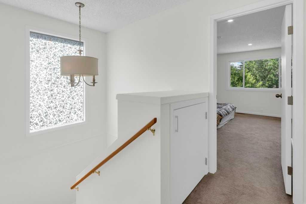 20 Midpark Gardens Se, Calgary, AB - Indoor Photo Showing Other Room