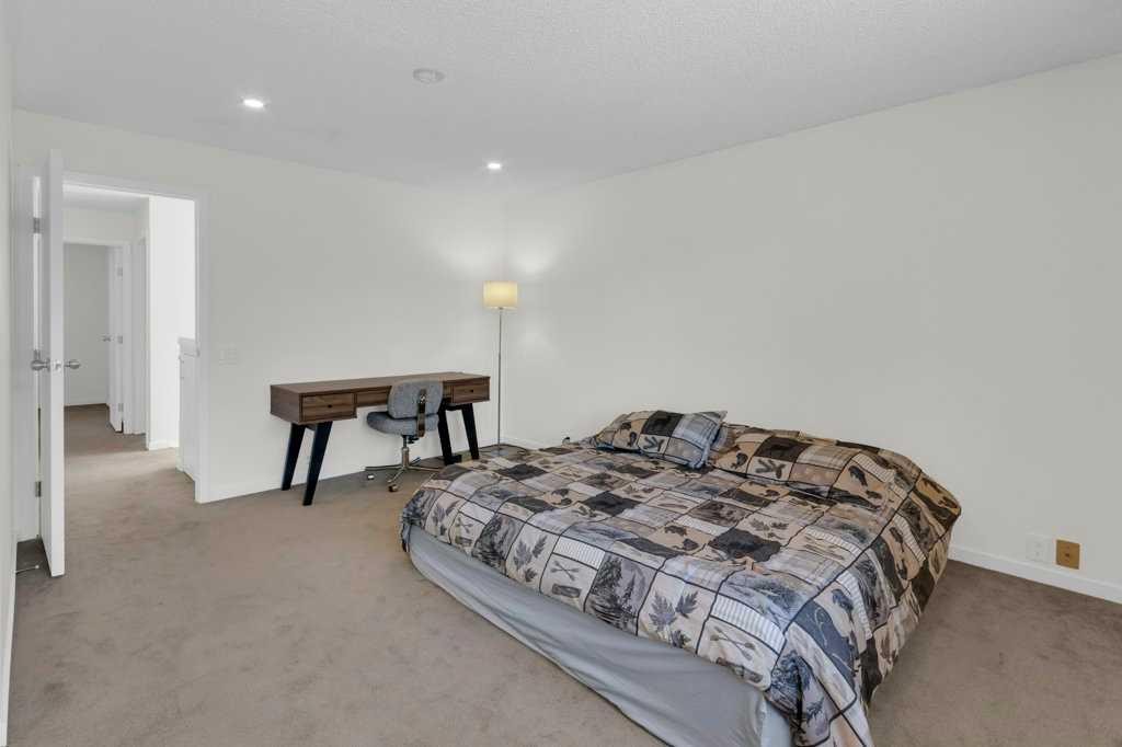 20 Midpark Gardens Se, Calgary, AB - Indoor Photo Showing Bedroom