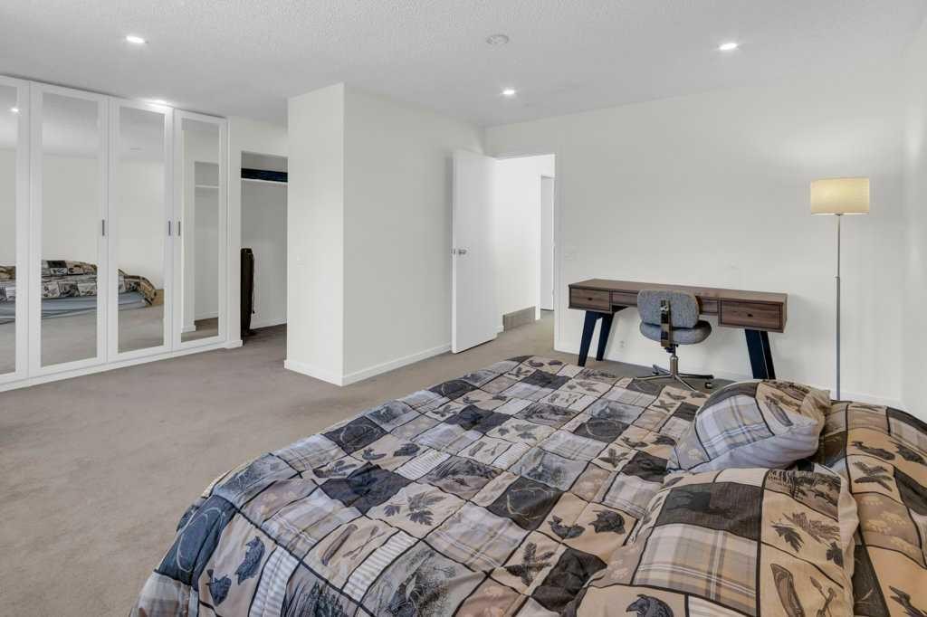 20 Midpark Gardens Se, Calgary, AB - Indoor Photo Showing Bedroom