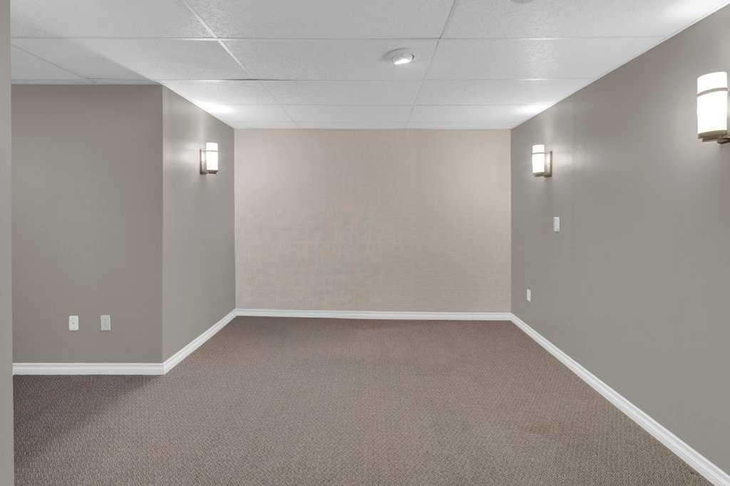 20 Midpark Gardens Se, Calgary, AB - Indoor Photo Showing Other Room