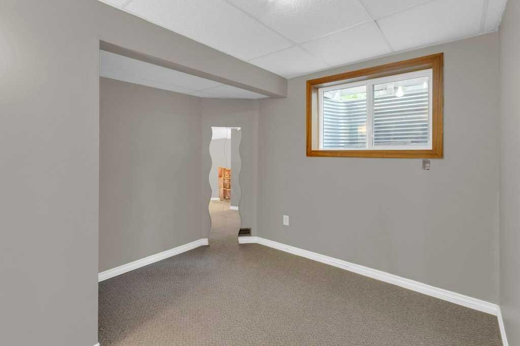 20 Midpark Gardens Se, Calgary, AB - Indoor Photo Showing Other Room