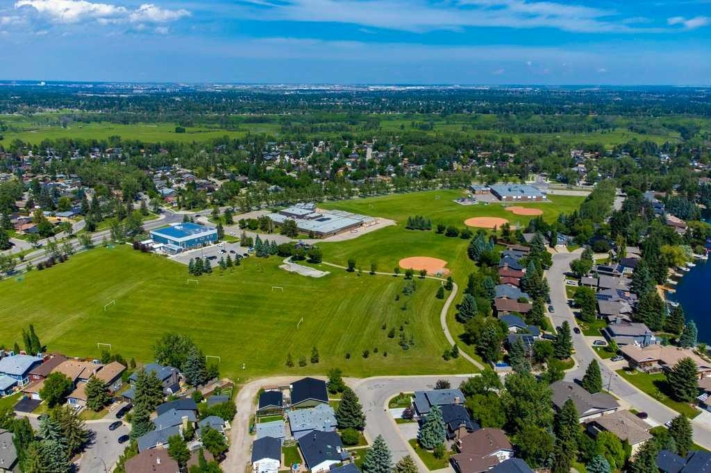 20 Midpark Gardens Se, Calgary, AB - Outdoor With View