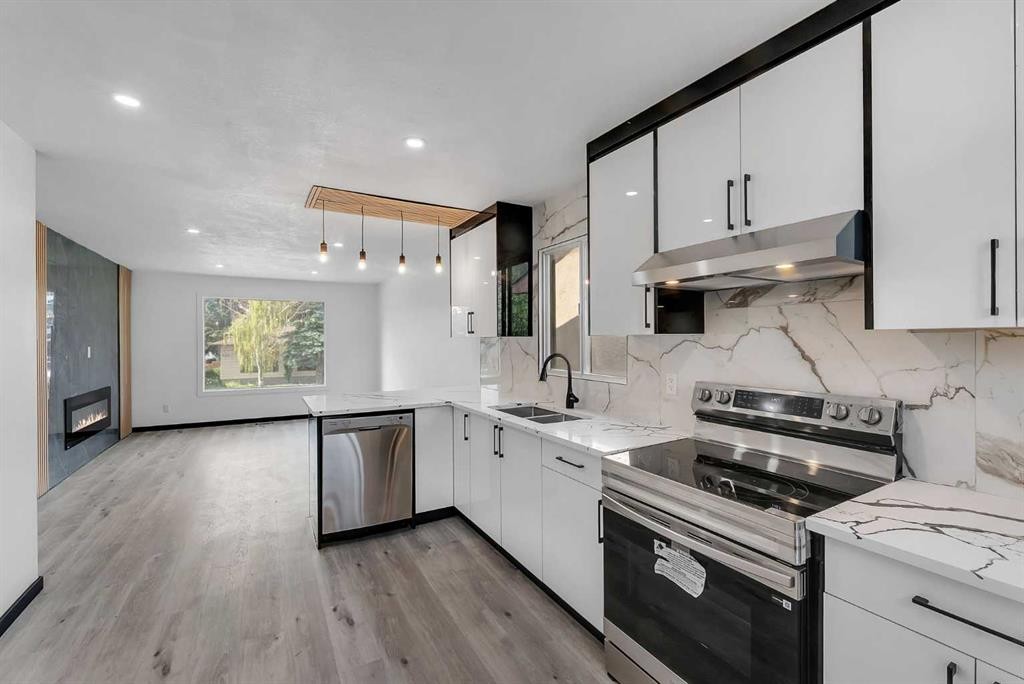 4108 13 Avenue Ne, Calgary, AB - Indoor Photo Showing Kitchen With Double Sink With Upgraded Kitchen