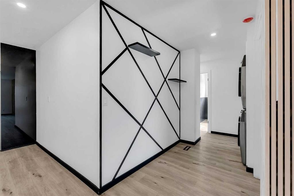 4108 13 Avenue Ne, Calgary, AB - Indoor Photo Showing Other Room