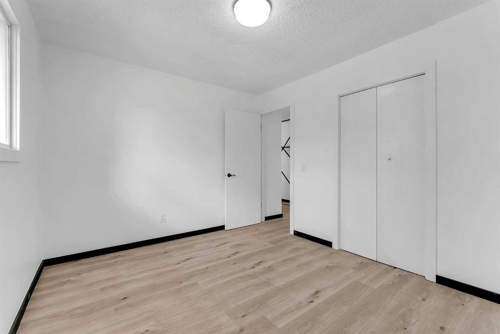 4108 13 Avenue Ne, Calgary, AB - Indoor Photo Showing Other Room