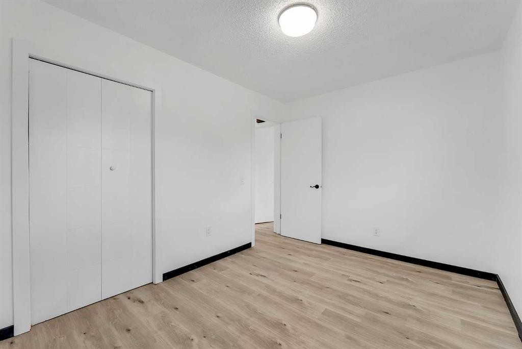 4108 13 Avenue Ne, Calgary, AB - Indoor Photo Showing Other Room