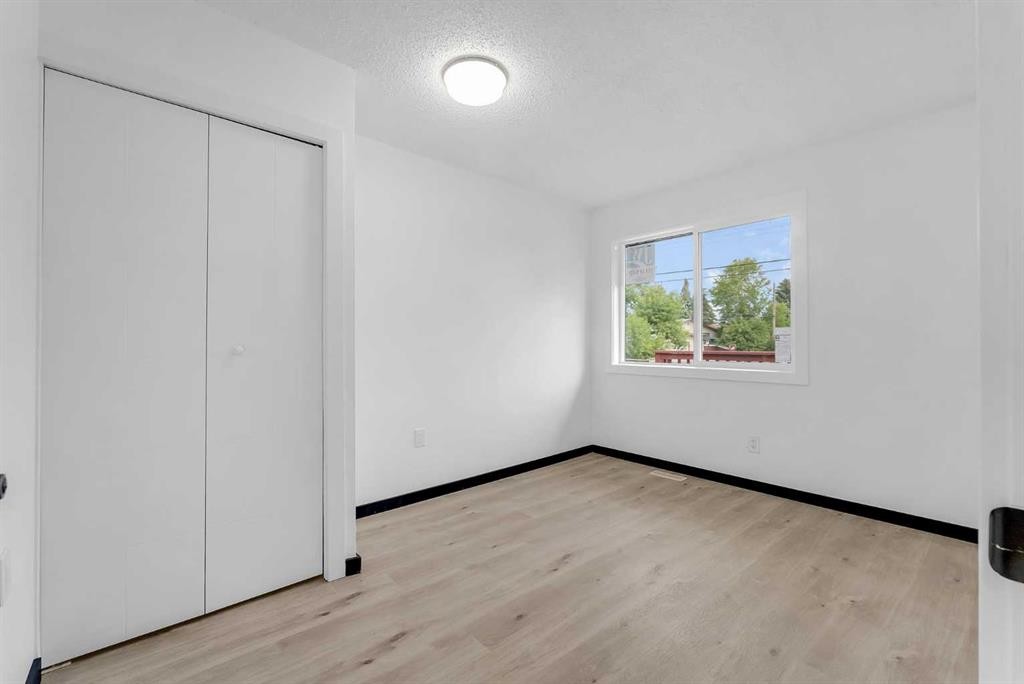 4108 13 Avenue Ne, Calgary, AB - Indoor Photo Showing Other Room