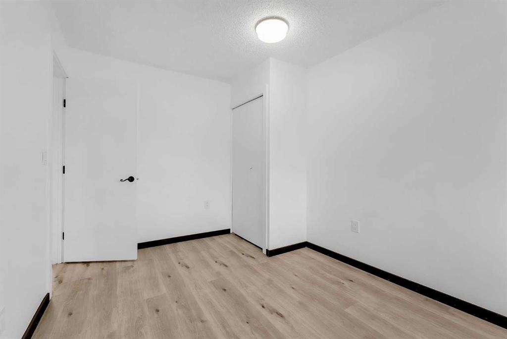 4108 13 Avenue Ne, Calgary, AB - Indoor Photo Showing Other Room