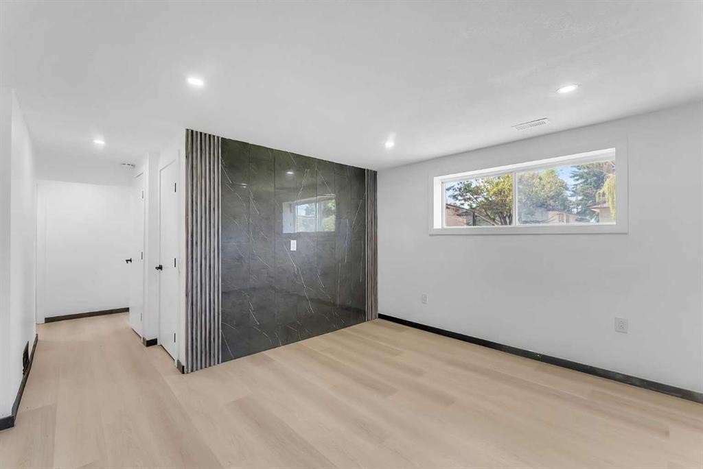 4108 13 Avenue Ne, Calgary, AB - Indoor Photo Showing Other Room