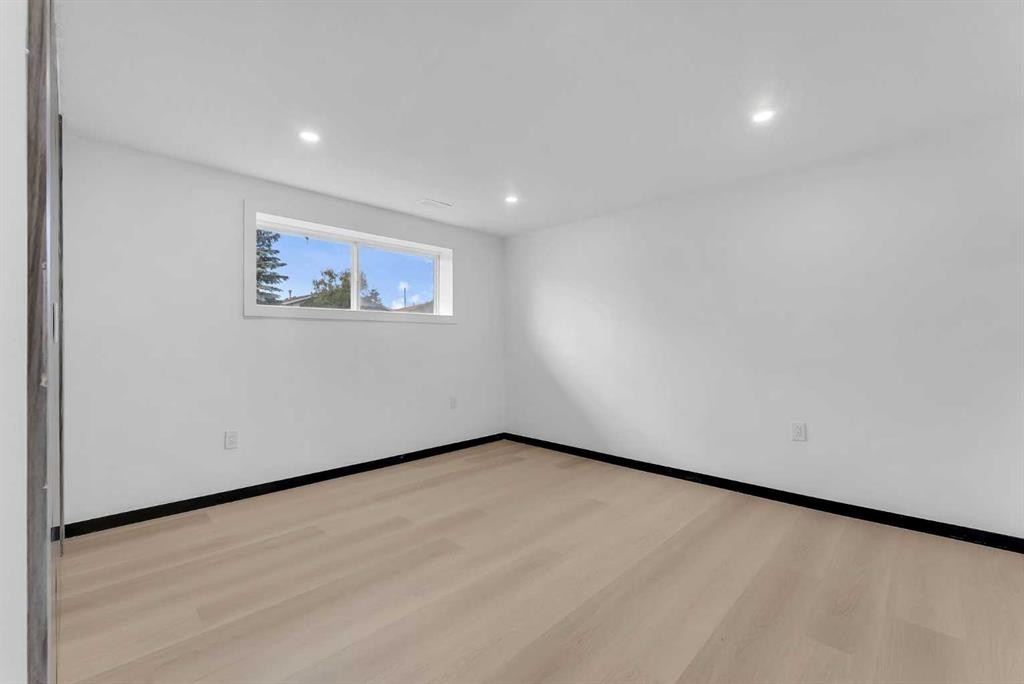 4108 13 Avenue Ne, Calgary, AB - Indoor Photo Showing Other Room