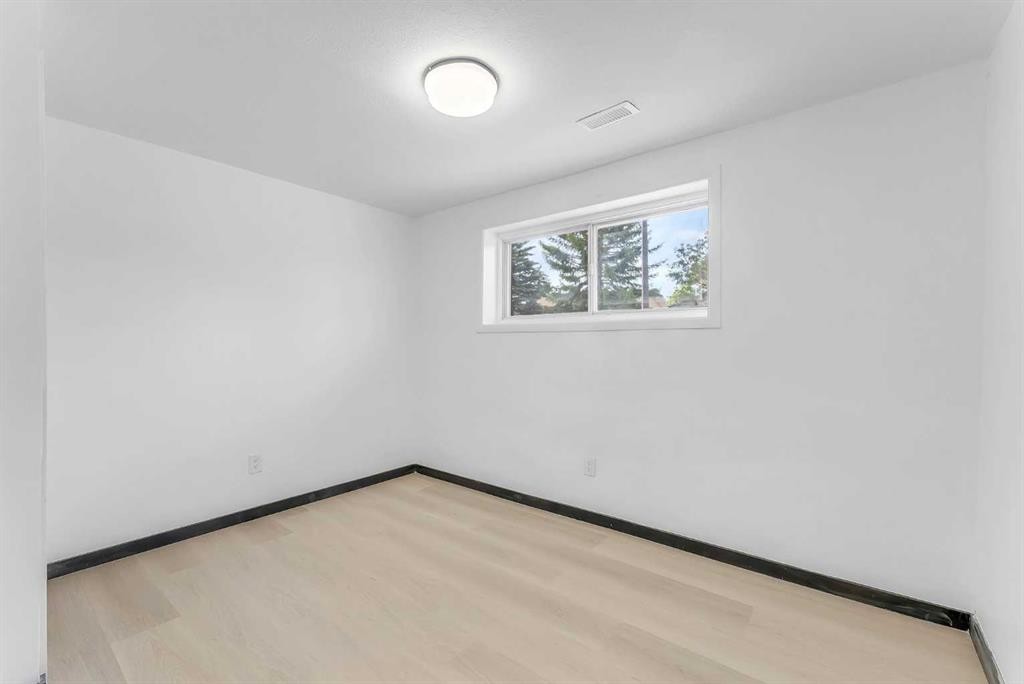 4108 13 Avenue Ne, Calgary, AB - Indoor Photo Showing Other Room