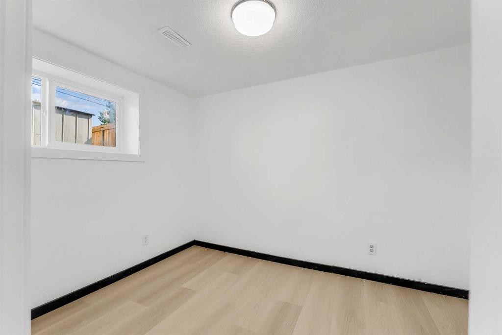 4108 13 Avenue Ne, Calgary, AB - Indoor Photo Showing Other Room