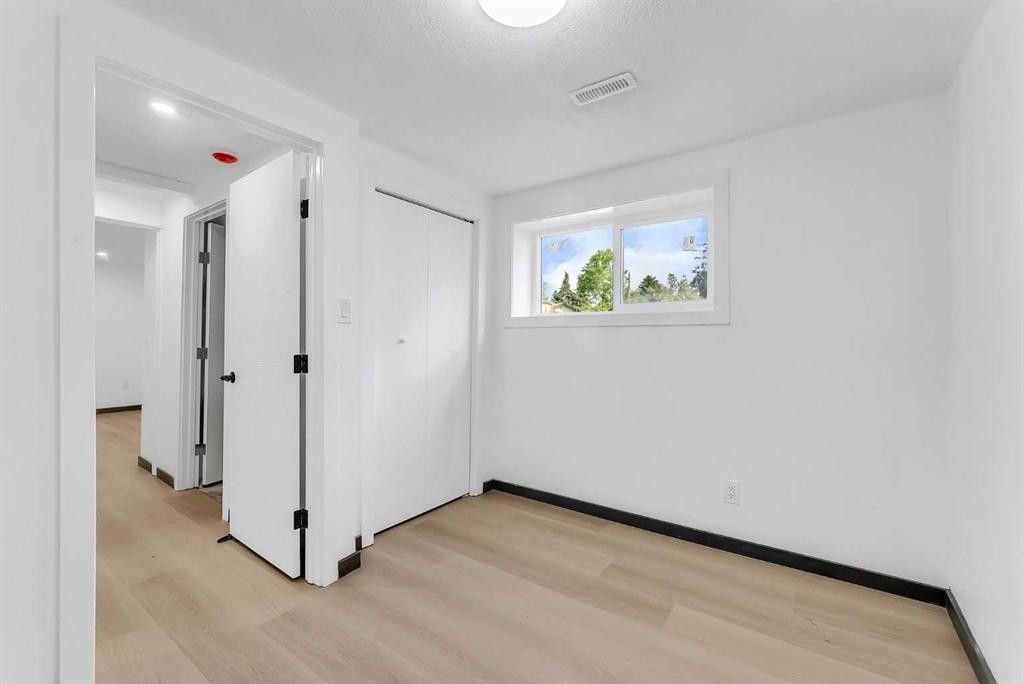 4108 13 Avenue Ne, Calgary, AB - Indoor Photo Showing Other Room