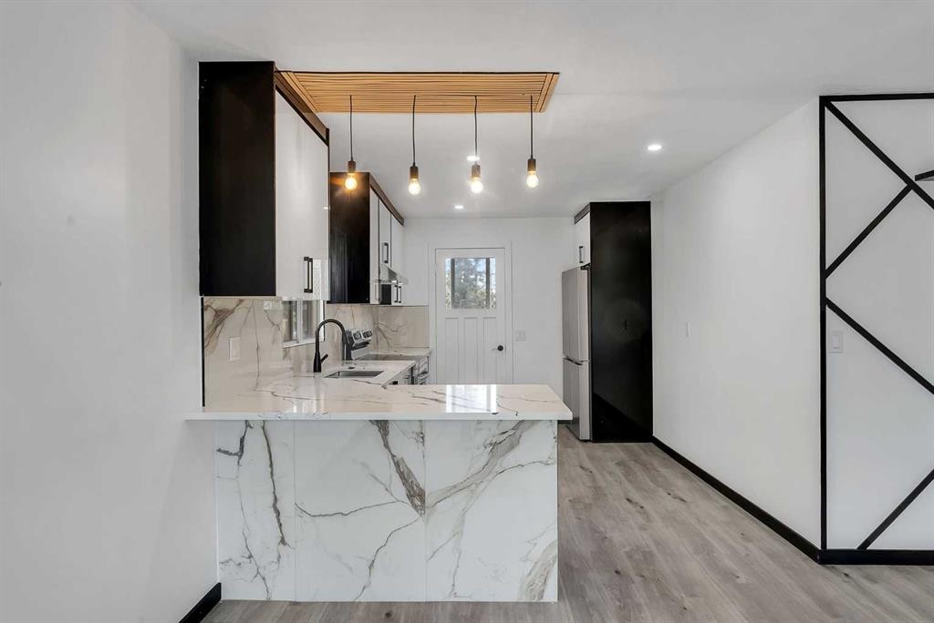 4108 13 Avenue Ne, Calgary, AB - Indoor Photo Showing Kitchen