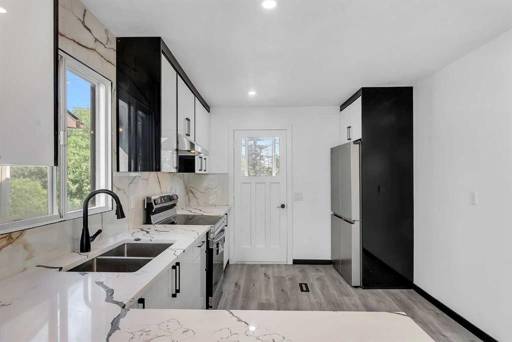 4108 13 Avenue Ne, Calgary, AB - Indoor Photo Showing Kitchen With Double Sink With Upgraded Kitchen