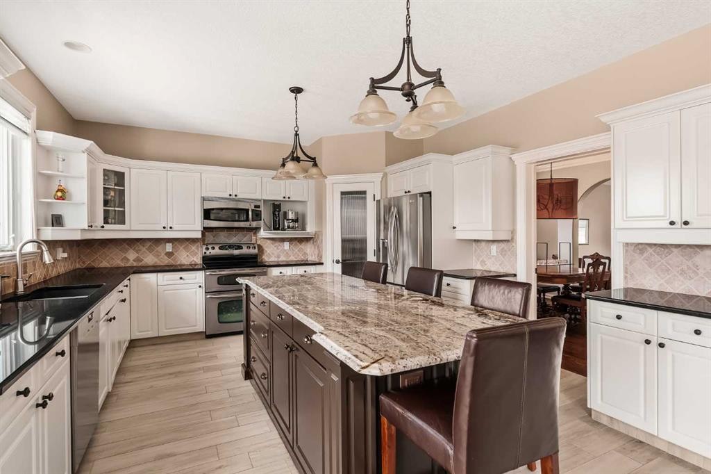 70 Patterson Close Sw, Calgary, AB