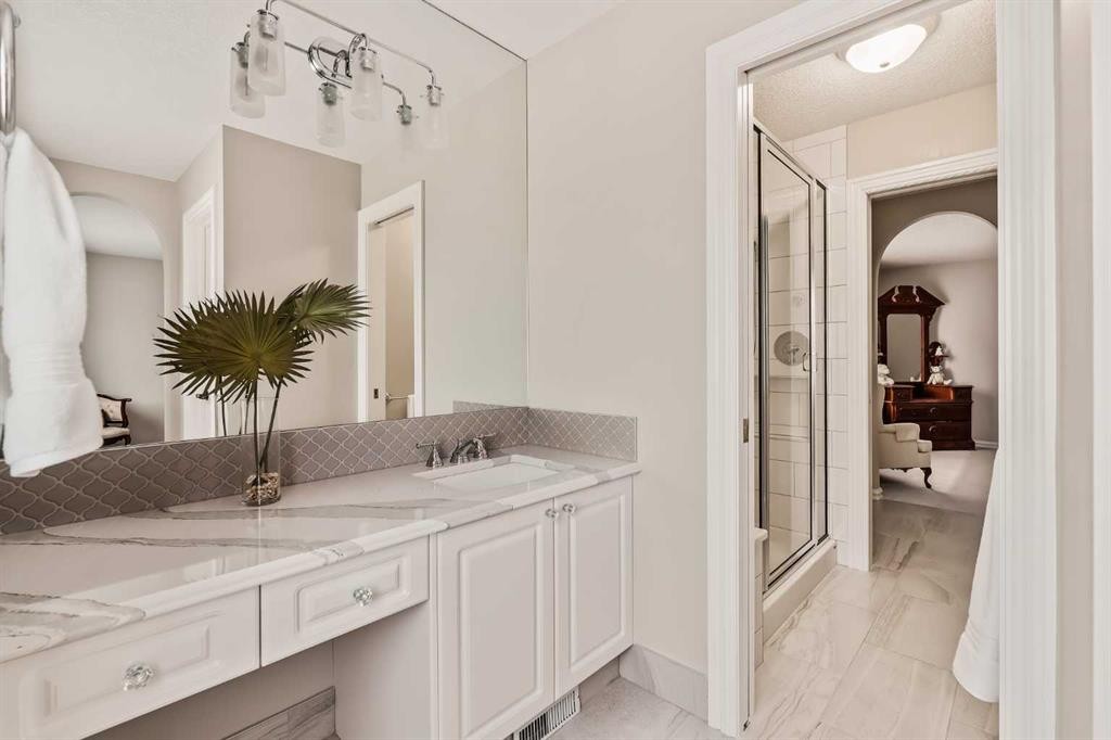 70 Patterson Close Sw, Calgary, AB