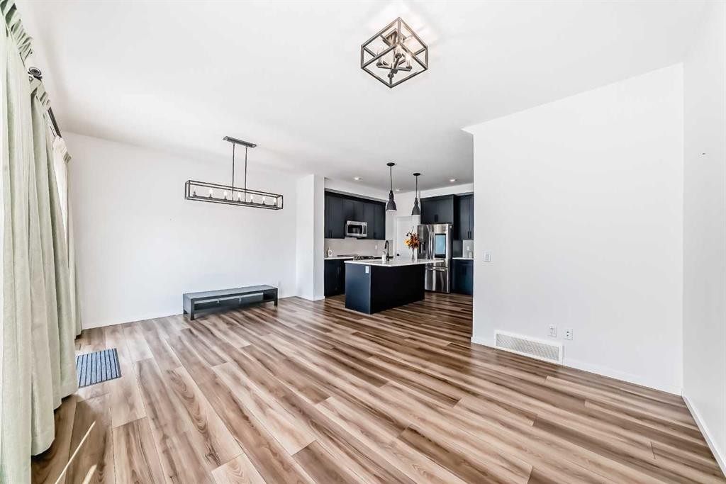 91 Walcrest Way Se, Calgary, AB