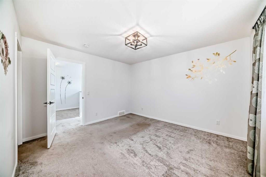 91 Walcrest Way Se, Calgary, AB