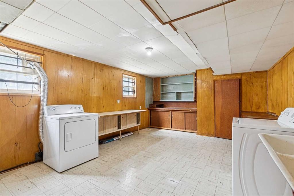 3103 13 Avenue Sw, Calgary, AB - Indoor Photo Showing Laundry Room