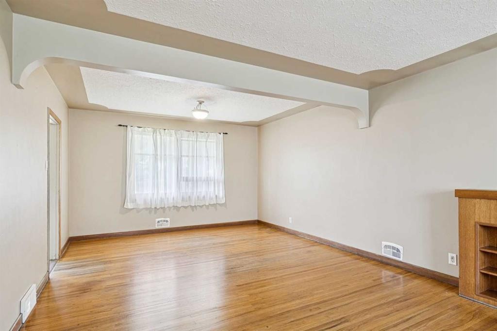 3103 13 Avenue Sw, Calgary, AB - Indoor Photo Showing Other Room