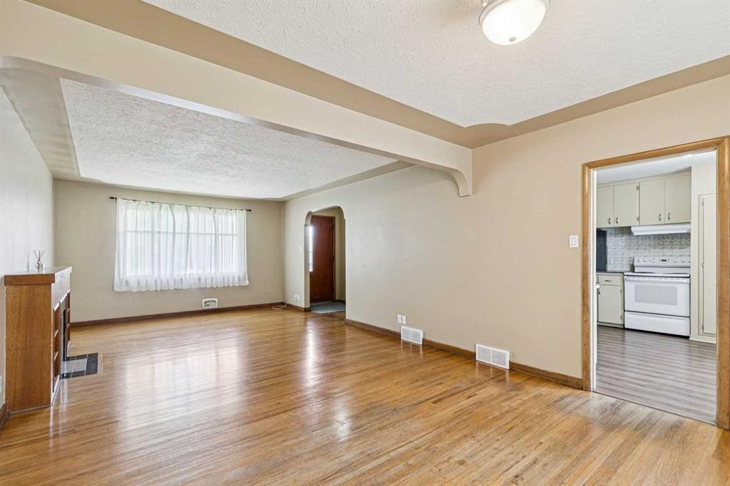 3103 13 Avenue Sw, Calgary, AB - Indoor