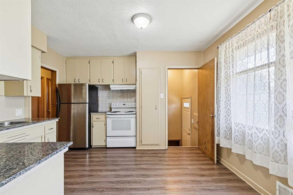 3103 13 Avenue Sw, Calgary, AB - Indoor Photo Showing Kitchen With Double Sink