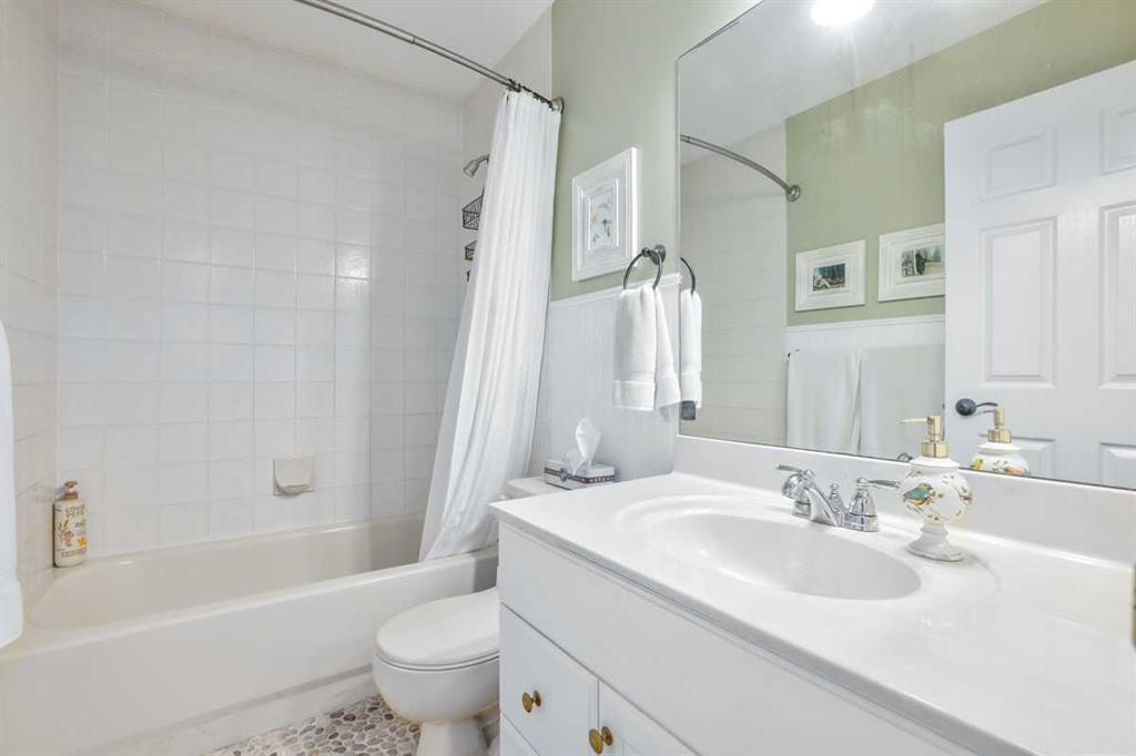210 Mt Douglas Court Se, Calgary, AB