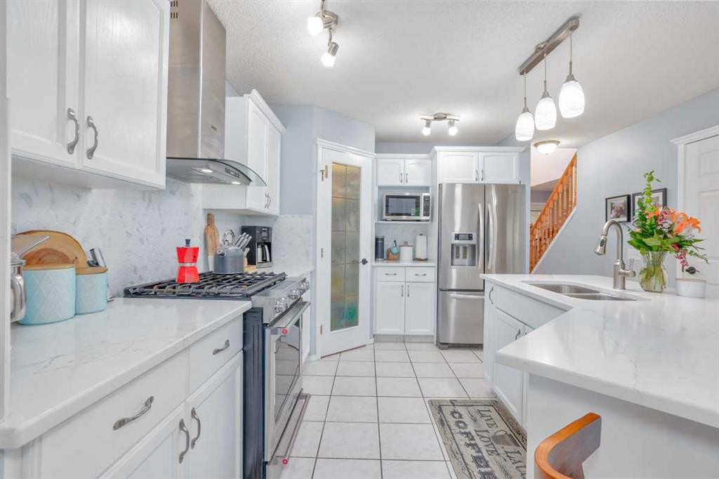 210 Mt Douglas Court Se, Calgary, AB