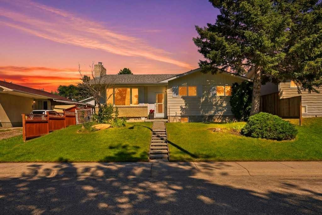 2415 Vista Crescent Ne, Calgary, AB - Outdoor