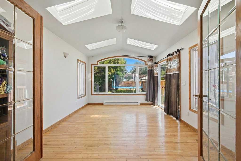 2415 Vista Crescent Ne, Calgary, AB - Indoor Photo Showing Other Room